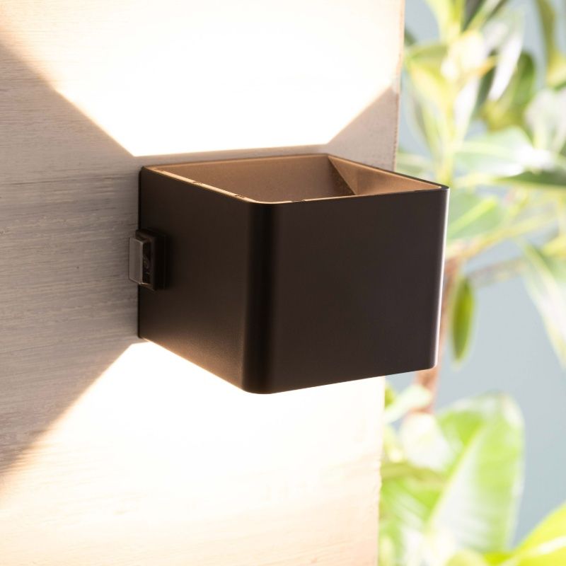 Aplique de pared recargable negro moderno, Puck, 4W, 3000K LED, IP44 Aplique de pared recargable negro moderno, Puck, 4W, 3000K LED, IP44