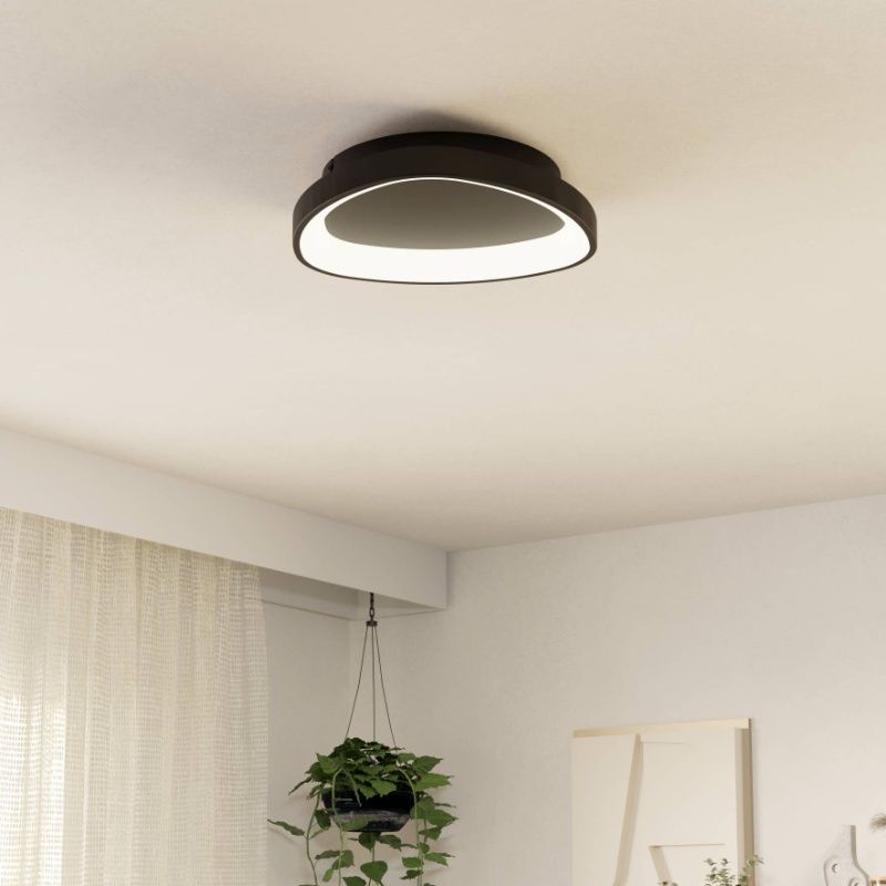 Lámpara de techo negra de plástico, Shauni, 12W, ajustable entre luz blanco cálido y frío LED, con mando a distancia