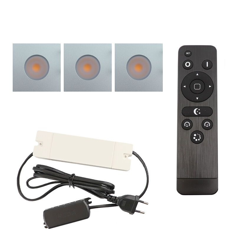 3 focos empotrables cuadrados cromados para porche Dico, IP65, con set de conexión y mando a distancia