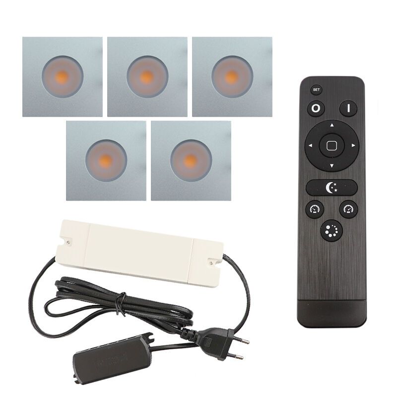 5 focos empotrables cuadrados cromados para porche Dico, IP65, con set de conexión y mando a distancia