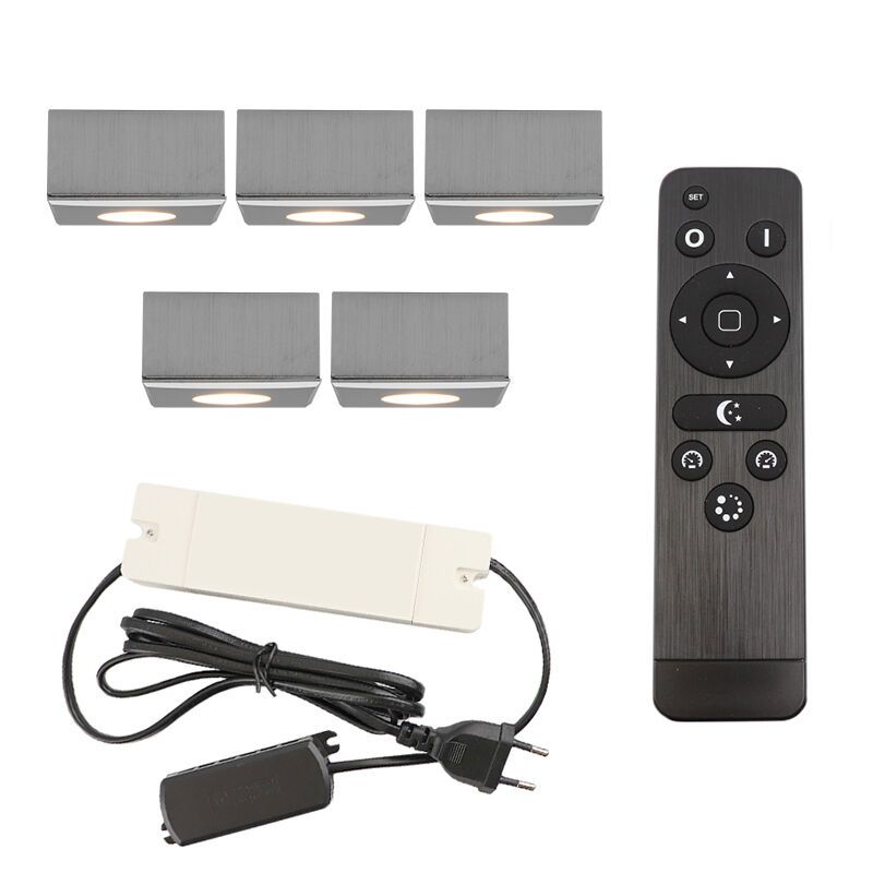 5 apliques de techo cuadrados cromados para porche Fredo, IP44, con set de conexión y mando a distancia 5 apliques de techo cuadrados cromados para porche Fredo, IP44, con set de conexión y mando a distancia