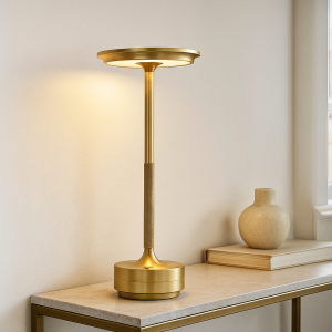 Lámpara de mesa recargable dorada moderna, Arvind, 3W, ajustable entre luz blanco cálido y frío LED, con interruptor