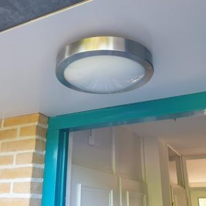 Aplique exterior con sensor crepuscular plateado de vidrio, Bob, IP44
