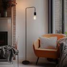 Lámpara de pie negra moderna, Carlos, con interruptor