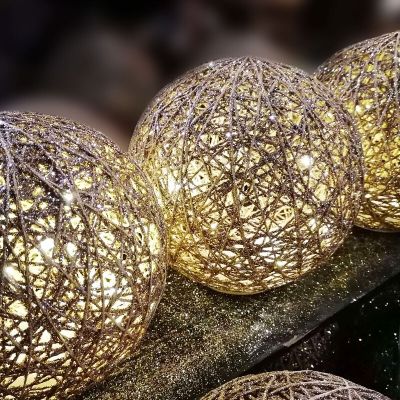 Bola navideña de 20 cm con 30 LEDS, con batería