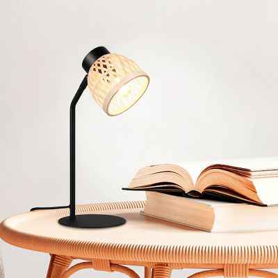 Lámpara de mesa de ratán marrón, Laut, con interruptor
