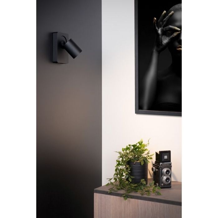 Foco de pared moderno negro, Nigel, con interruptor